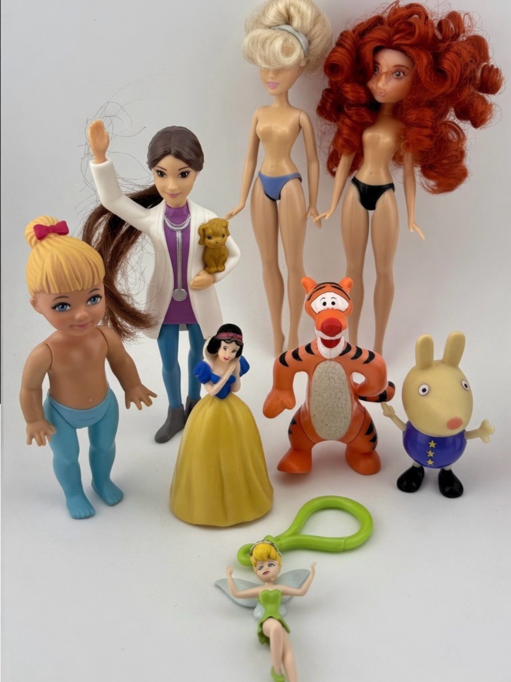 Disney Character Toy Lot – Tigger, Snow White + Barbie Dolls (8 Pieces)